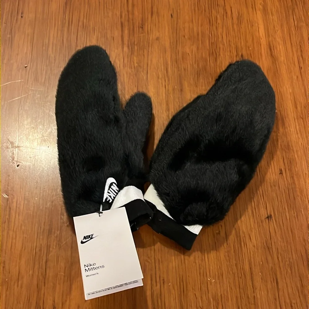 Nike Mittens Mitts Gloves black white Womens Size Medium / Large